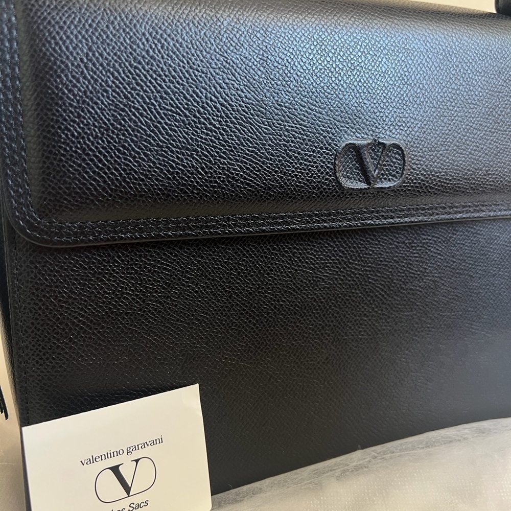 Valentino Garavani Black Leather Shoulder Bag - Picture 8 of 15